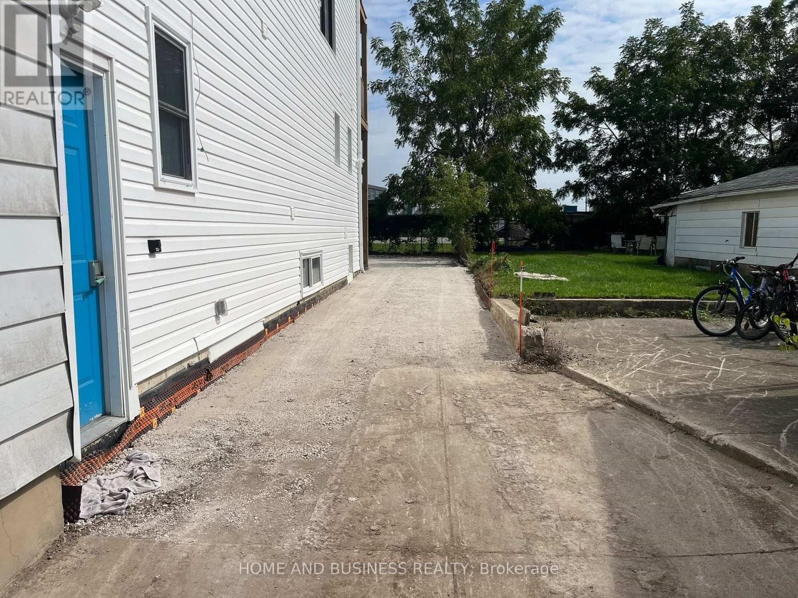 Single Family at 1- 2 patricia Street, Thorold (Thorold Downtown), Ontario - Photo 4 - RE/MAX Garden City Realty
