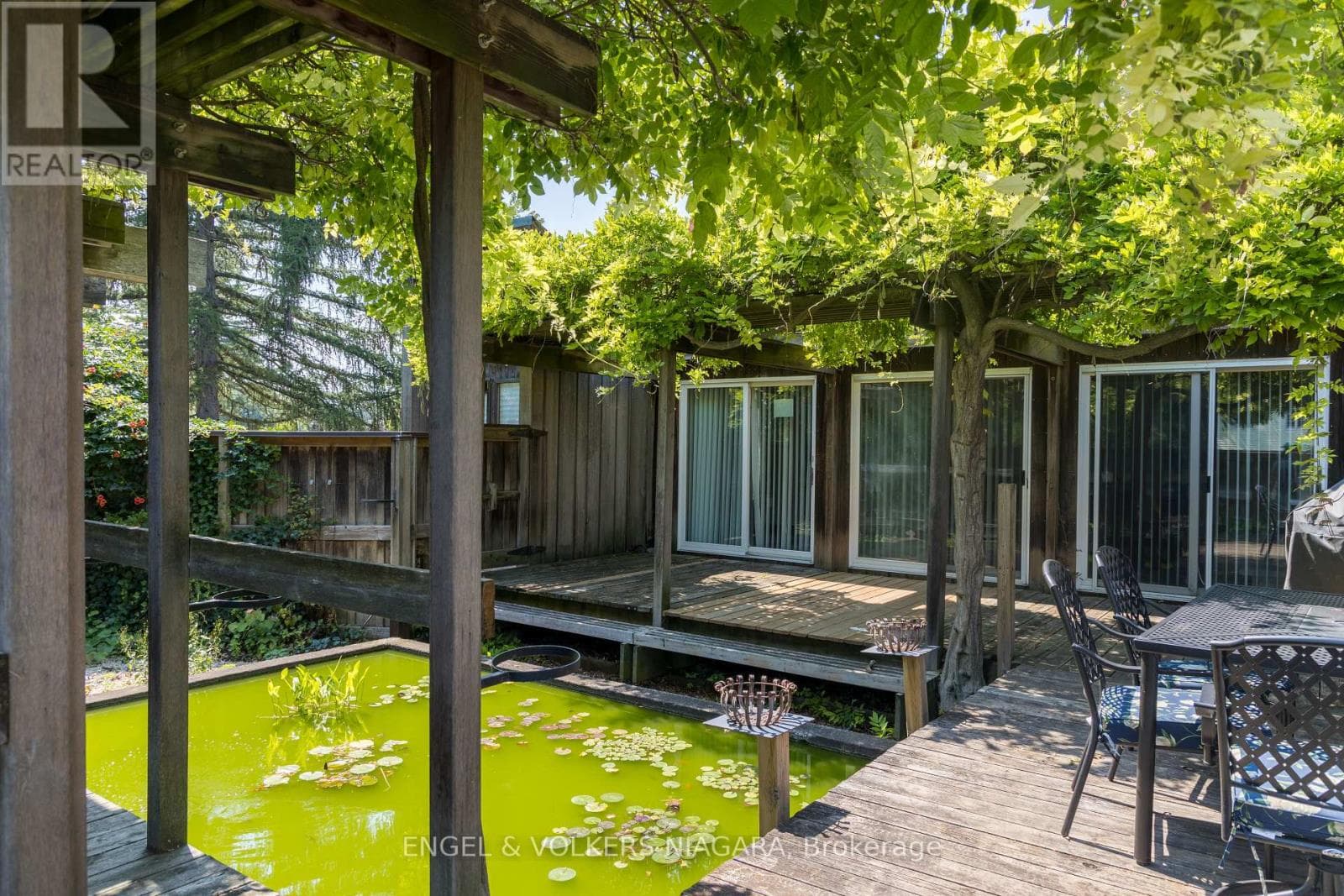 Single Family at 89 Byron Street, Niagara-on-the-Lake (Town), Ontario - Photo 7 - RE/MAX Garden City Realty