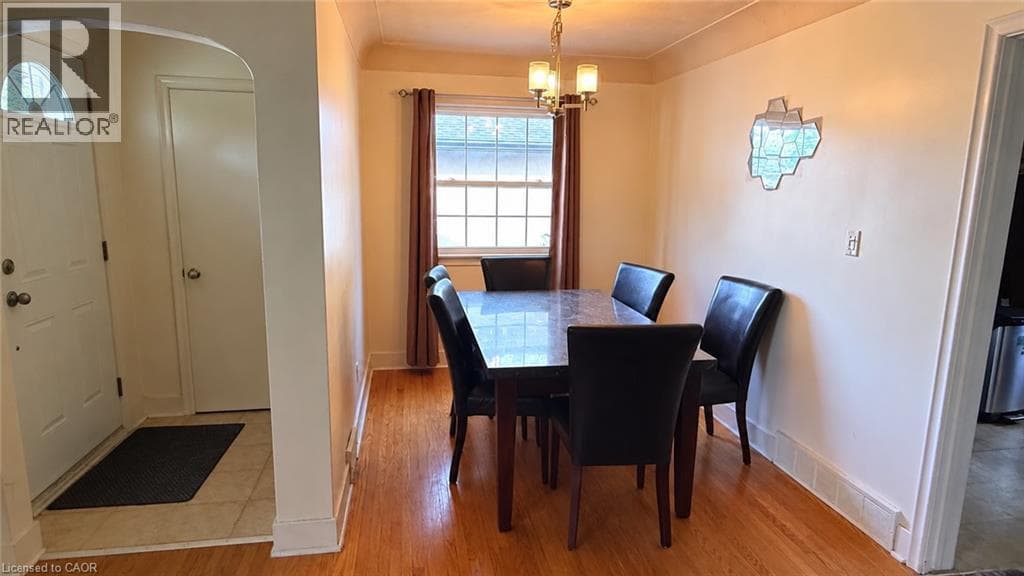 Single Family at 12 ROSELAND Avenue, St. Catharines, Ontario - Photo 7 - RE/MAX Garden City Realty