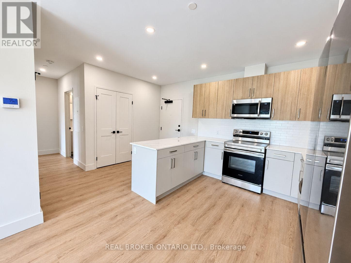 Single Family at 304- 8 Hutt Lane, Thorold (Thorold Downtown), Ontario - Photo 10 - RE/MAX Garden City Realty