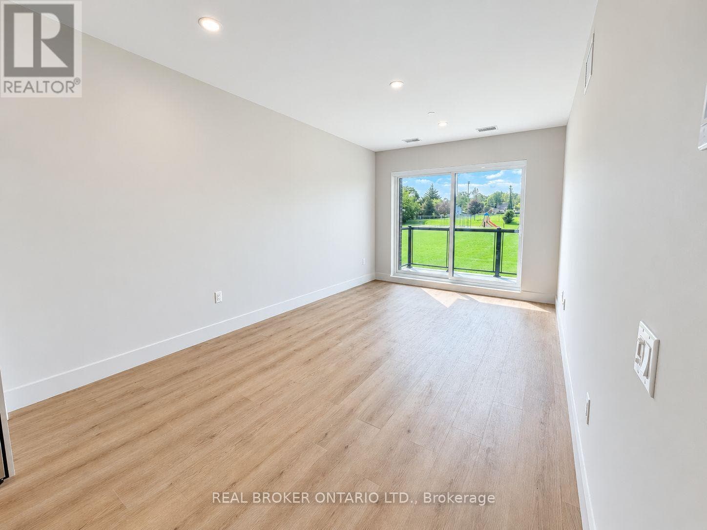 Single Family at 304- 8 Hutt Lane, Thorold (Thorold Downtown), Ontario - Photo 2 - RE/MAX Garden City Realty