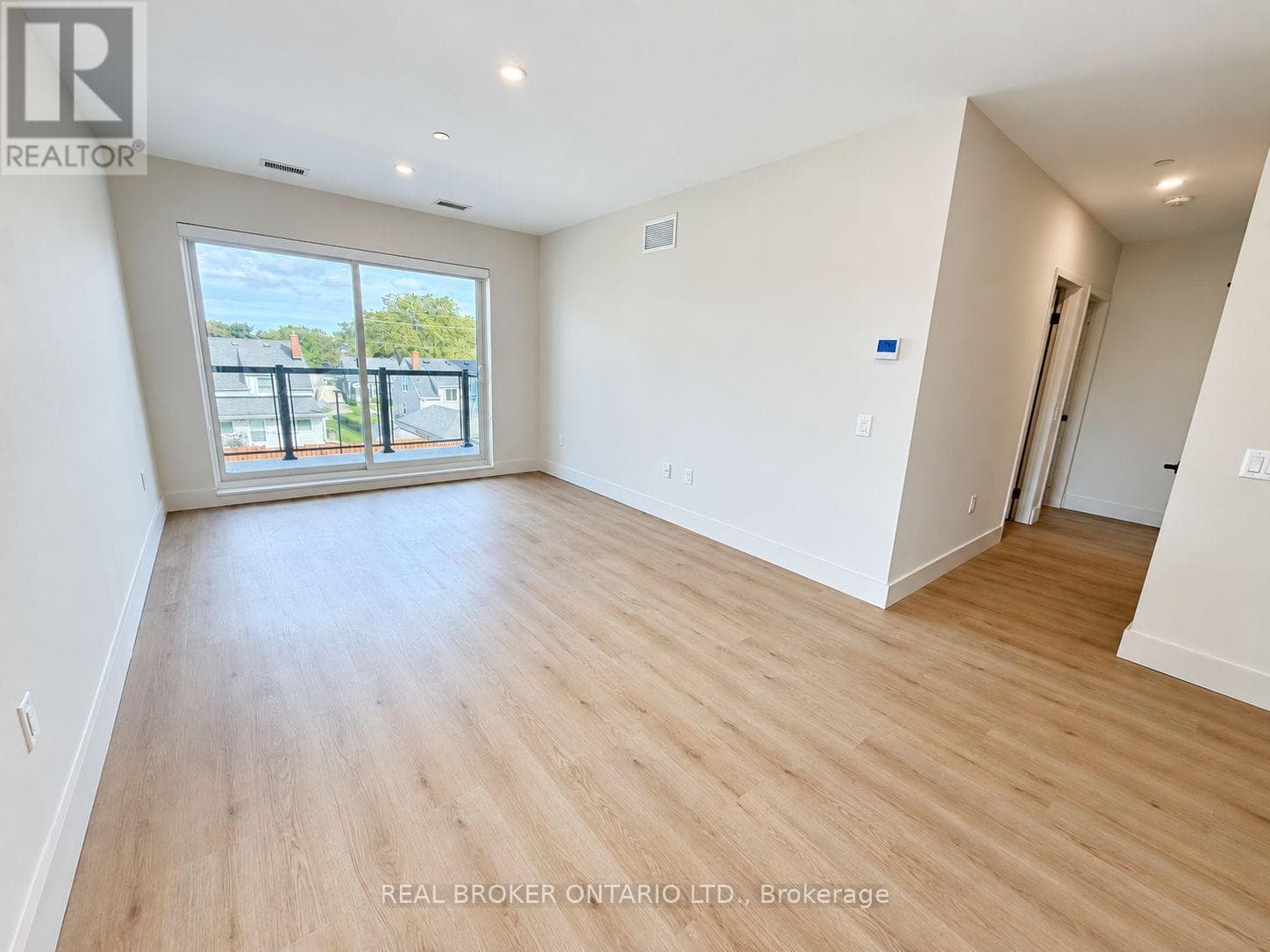 Single Family at 307- 8 Hutt Lane, Thorold (Thorold Downtown), Ontario - Photo 5 - RE/MAX Garden City Realty