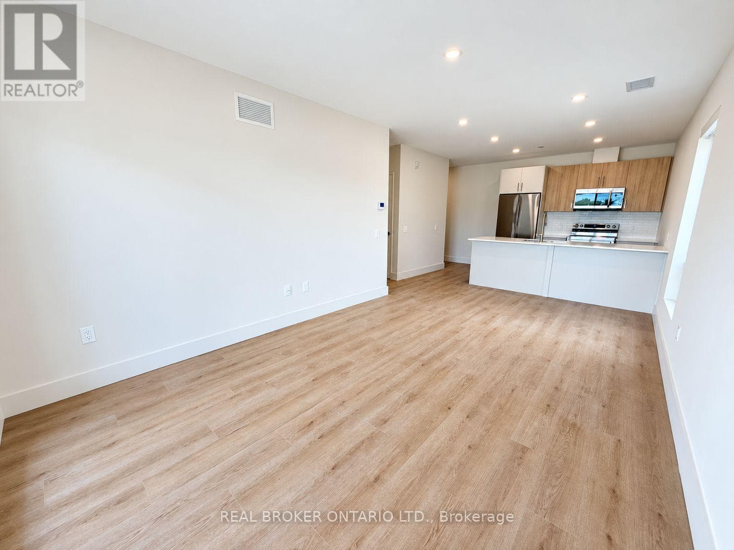 Single Family at 307- 8 Hutt Lane, Thorold (Thorold Downtown), Ontario - Photo 6 - RE/MAX Garden City Realty