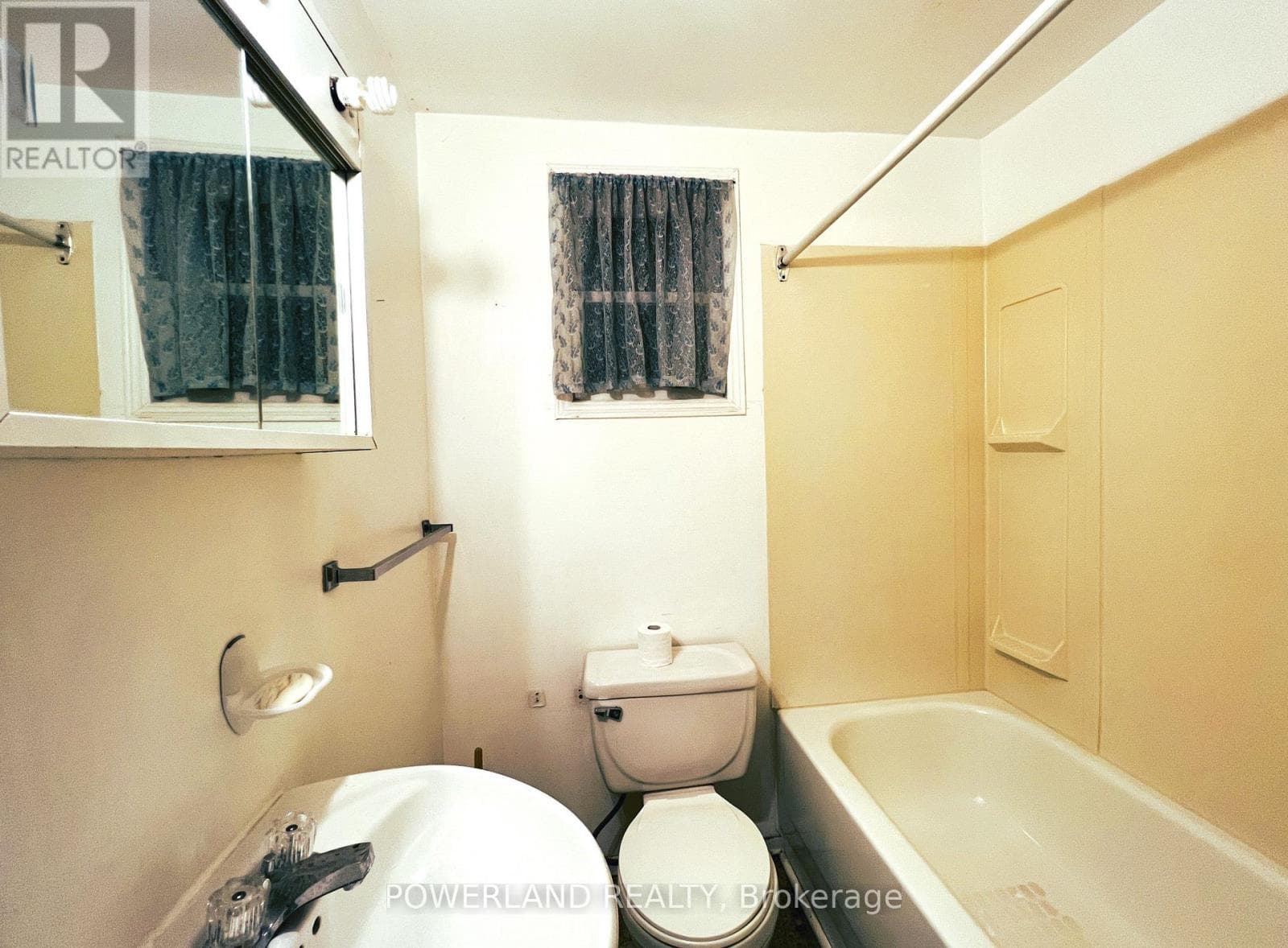 Multi-family at Apt #1- 202 Prospect Street, Newmarket (Central Newmarket), Ontario - Photo 5 - RE/MAX Garden City Realty