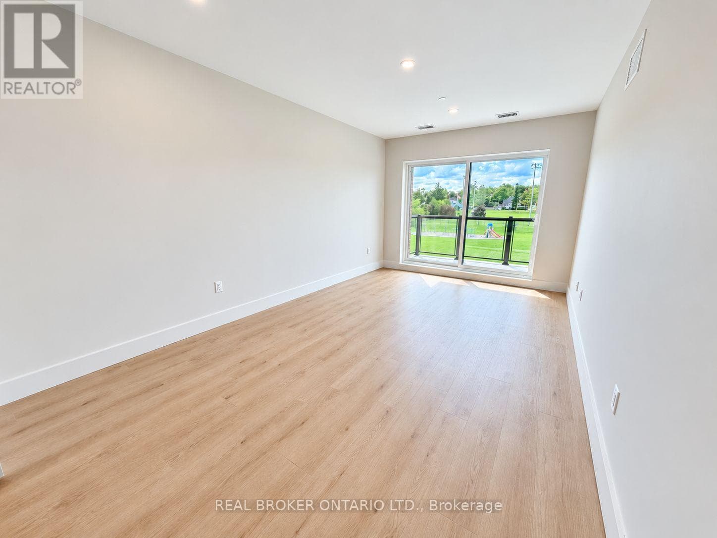 Single Family at 504- 8 Hutt Lane, Thorold (Thorold Downtown), Ontario - Photo 6 - RE/MAX Garden City Realty