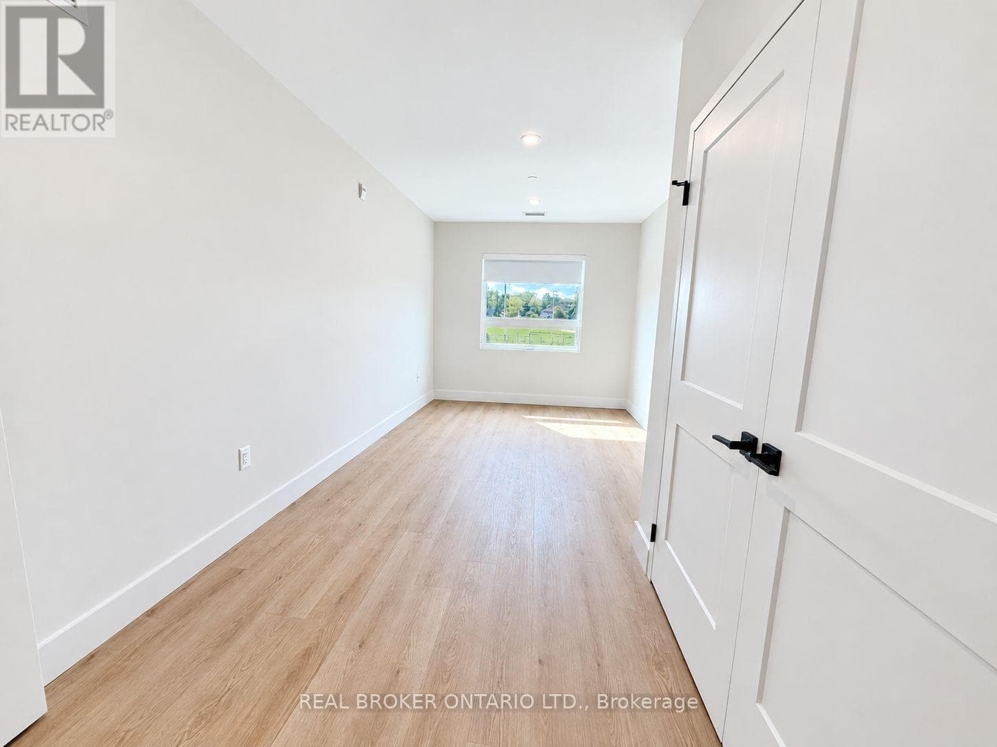Single Family at 504- 8 Hutt Lane, Thorold (Thorold Downtown), Ontario - Photo 8 - RE/MAX Garden City Realty