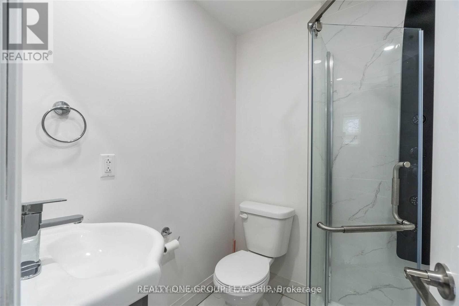 Single Family at 355 Carruthers Avenue, Newmarket (Summerhill Estates), Ontario - Photo 5 - RE/MAX Garden City Realty