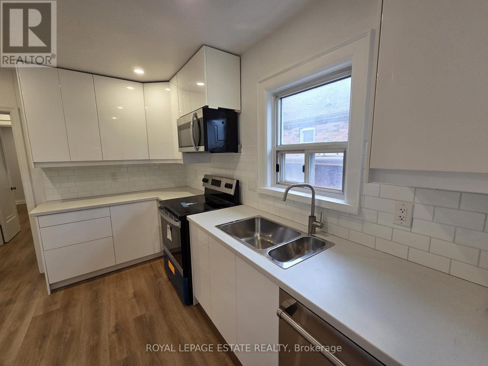 Single Family at Main- 839 Coxwell Avenue, Toronto (Danforth Village-East York), Ontario - Photo 10 - RE/MAX Garden City Realty
