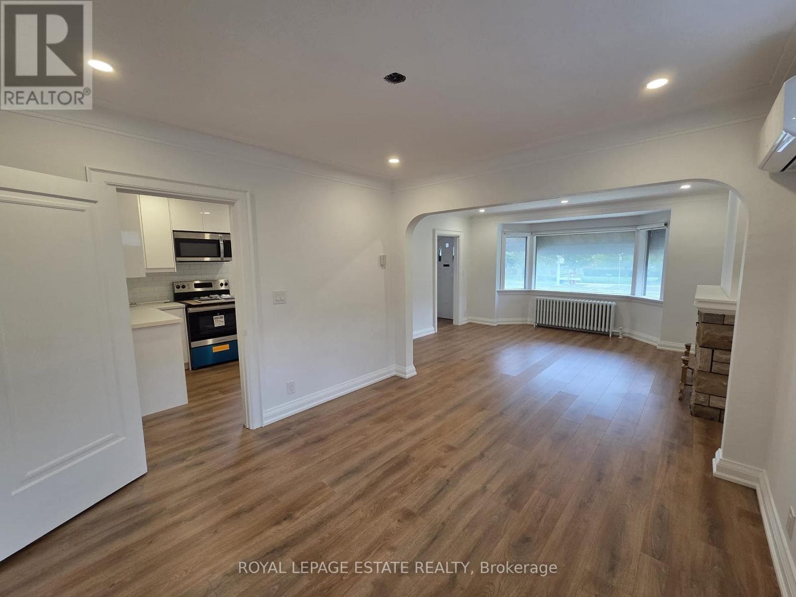 Single Family at Main- 839 Coxwell Avenue, Toronto (Danforth Village-East York), Ontario - Photo 7 - RE/MAX Garden City Realty