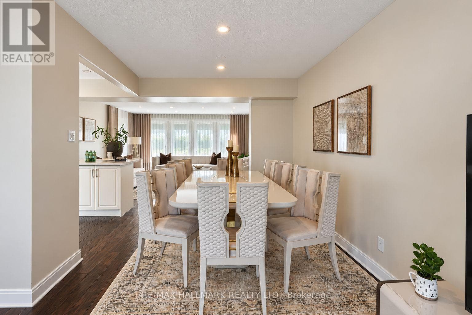 Single Family at 648 Mossbank Court, Newmarket (Huron Heights-Leslie Valley), Ontario - Photo 5 - RE/MAX Garden City Realty