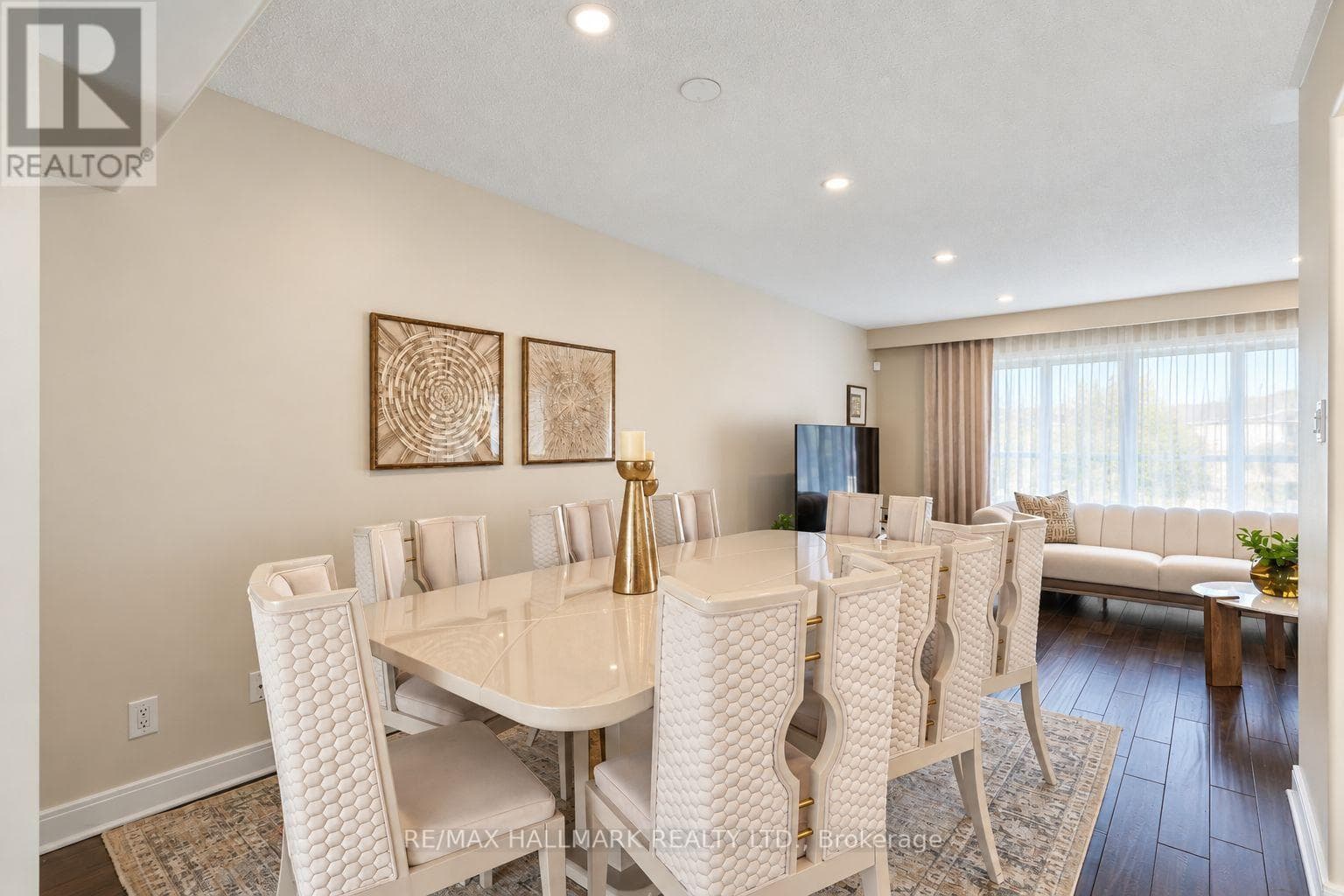 Single Family at 648 Mossbank Court, Newmarket (Huron Heights-Leslie Valley), Ontario - Photo 6 - RE/MAX Garden City Realty