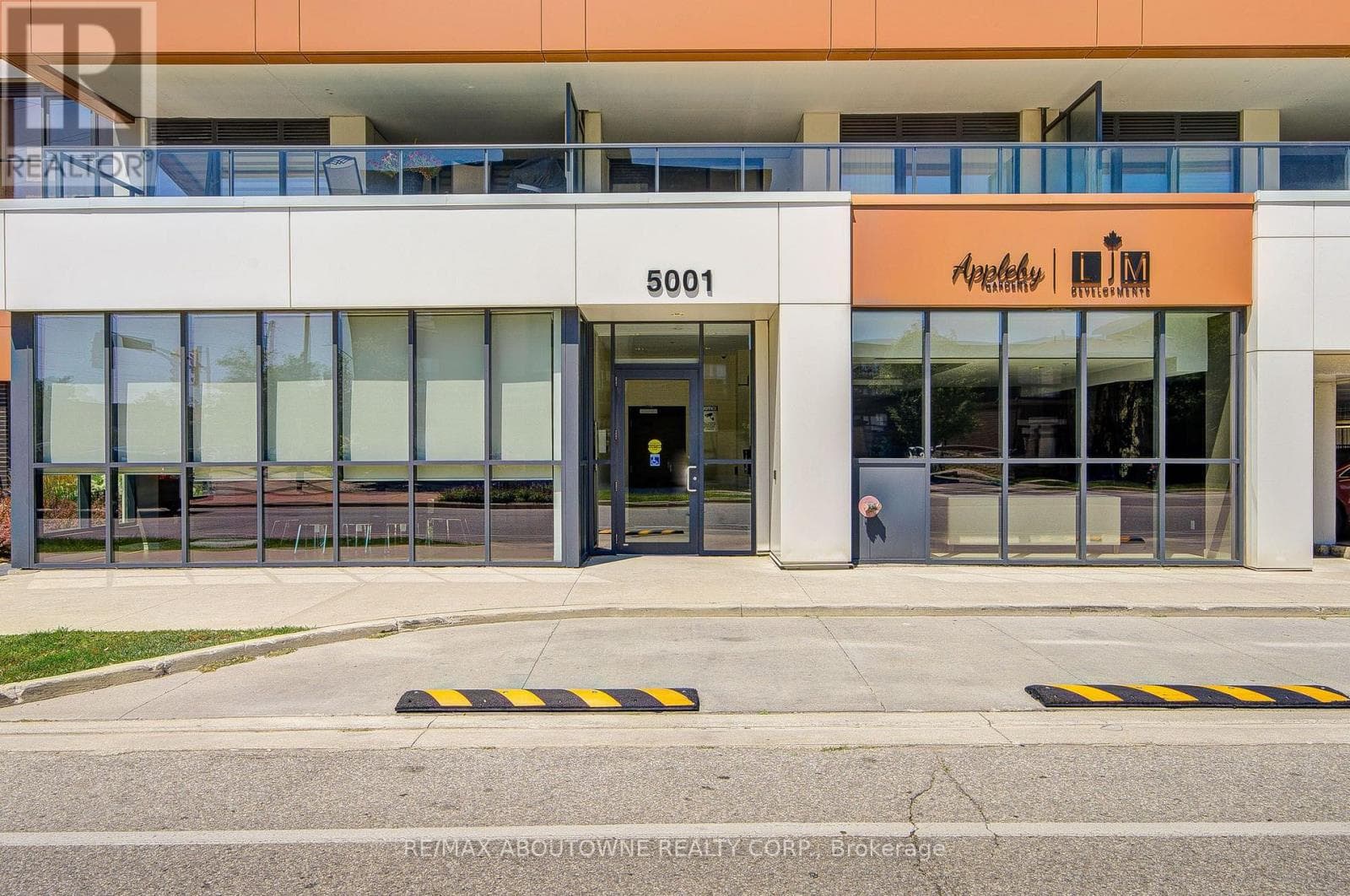 Single Family at 611- 5001 Corporate Drive, Burlington (Uptown), Ontario - Photo 2 - RE/MAX Garden City Realty