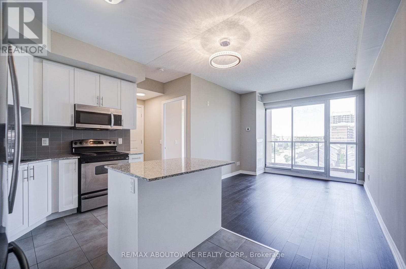 Single Family at 611- 5001 Corporate Drive, Burlington (Uptown), Ontario - Photo 4 - RE/MAX Garden City Realty