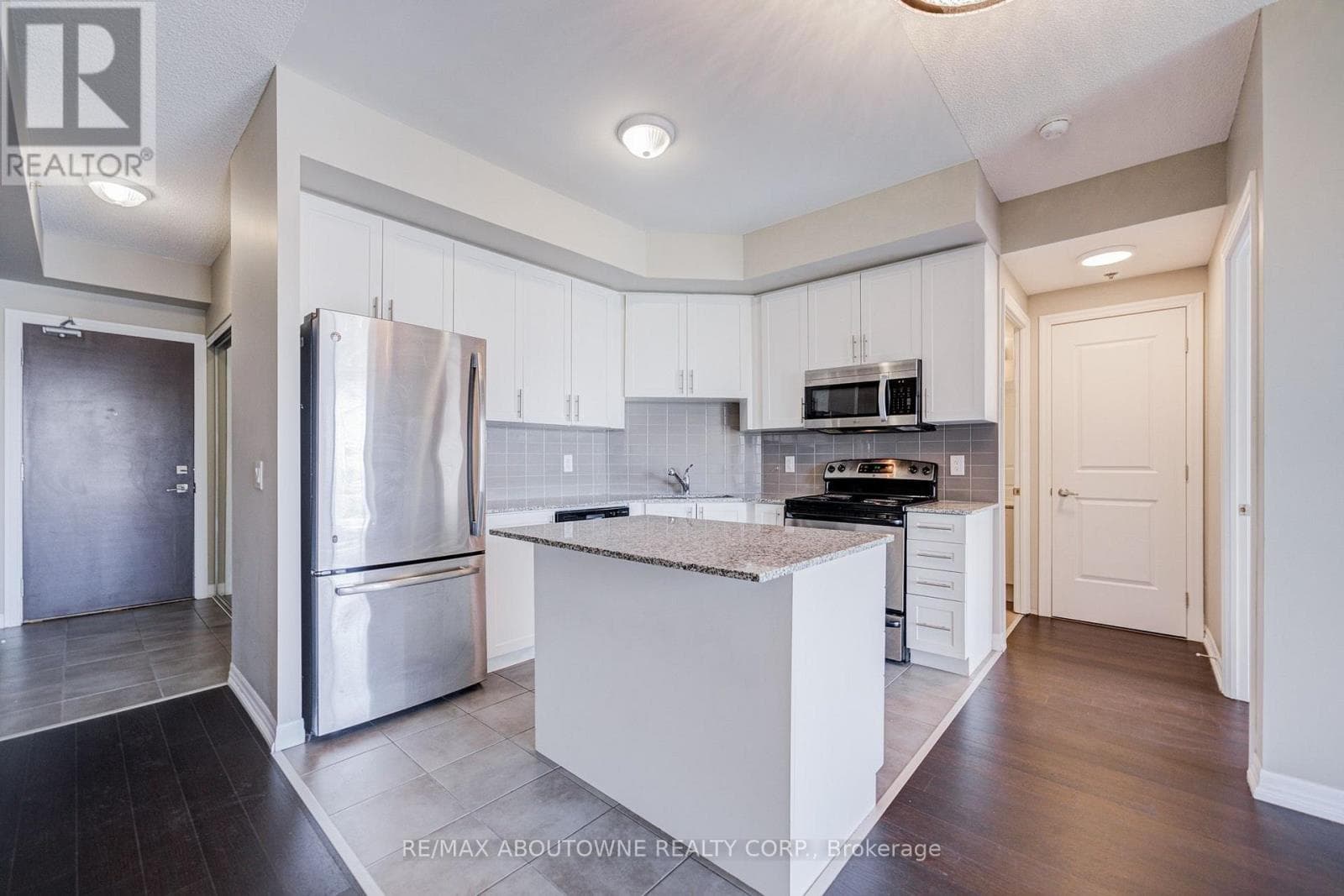 Single Family at 611- 5001 Corporate Drive, Burlington (Uptown), Ontario - Photo 5 - RE/MAX Garden City Realty
