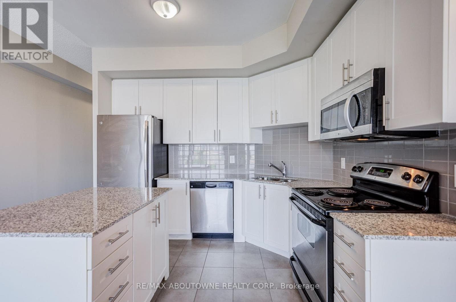 Single Family at 611- 5001 Corporate Drive, Burlington (Uptown), Ontario - Photo 6 - RE/MAX Garden City Realty