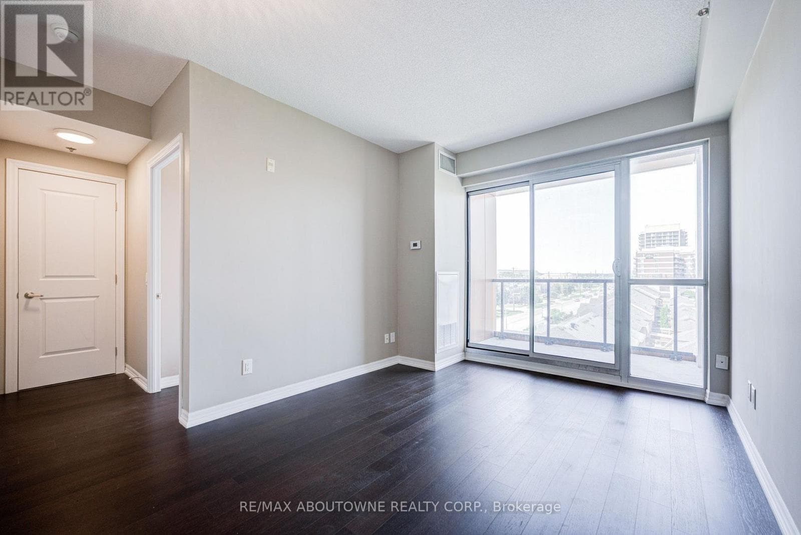 Single Family at 611- 5001 Corporate Drive, Burlington (Uptown), Ontario - Photo 7 - RE/MAX Garden City Realty