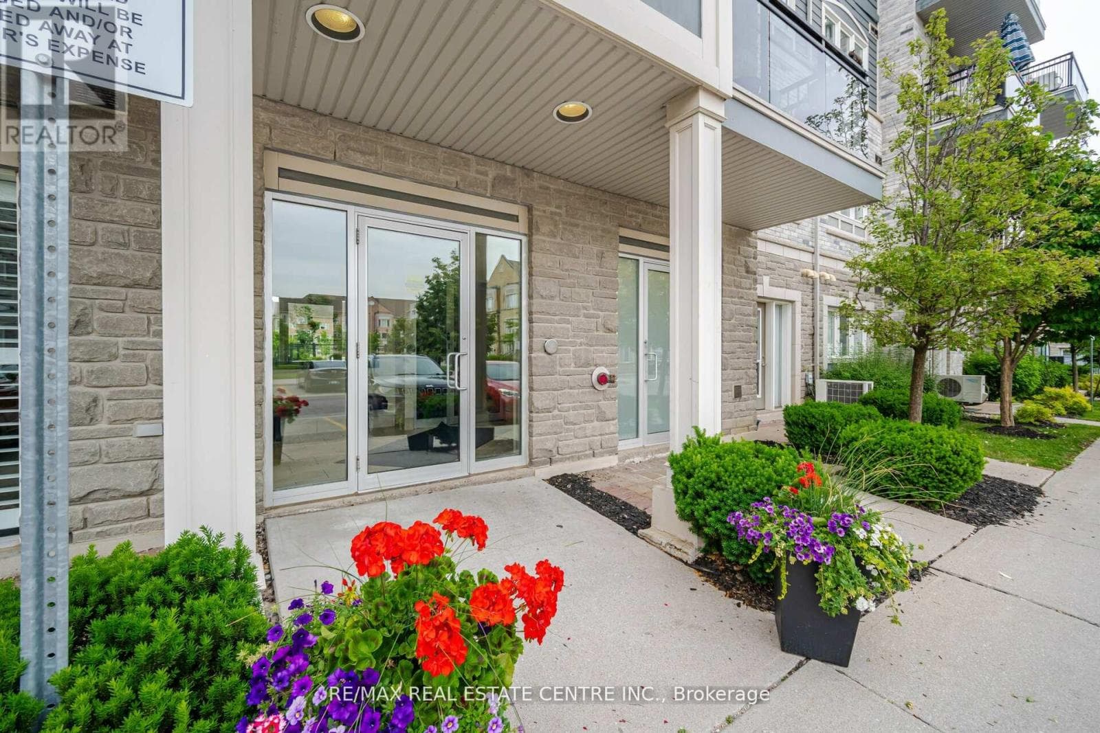 Single Family at 305- 5150 Winston Churchill Boulevard, Mississauga (Churchill Meadows), Ontario - Photo 2 - RE/MAX Garden City Realty