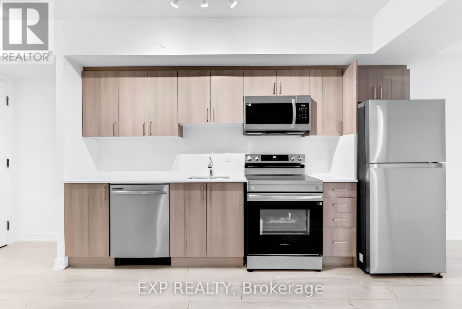 Single Family at 811- 556 Marlee Avenue, Toronto (Yorkdale-Glen Park), Ontario - Photo 8 - RE/MAX Garden City Realty