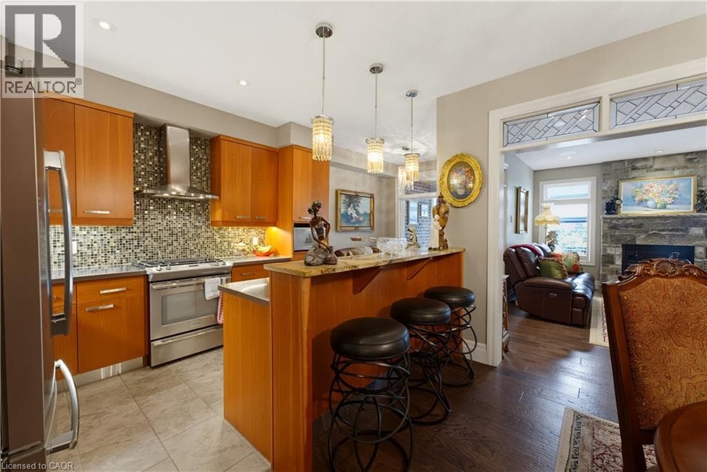 Single Family at 123 OAK PARK Drive, Waterloo, Ontario - Photo 10 - RE/MAX Garden City Realty