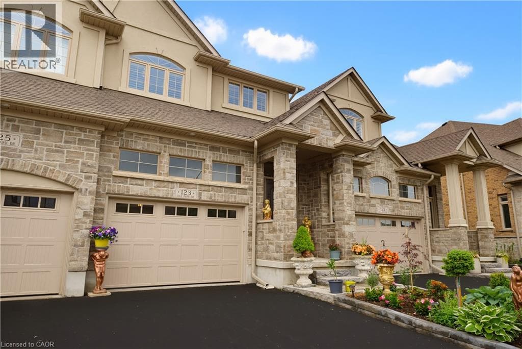 Single Family at 123 OAK PARK Drive, Waterloo, Ontario - Photo 3 - RE/MAX Garden City Realty