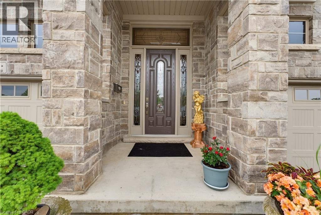 Single Family at 123 OAK PARK Drive, Waterloo, Ontario - Photo 4 - RE/MAX Garden City Realty