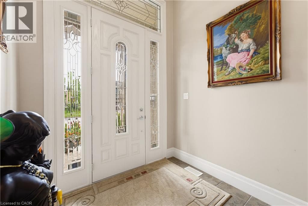 Single Family at 123 OAK PARK Drive, Waterloo, Ontario - Photo 5 - RE/MAX Garden City Realty