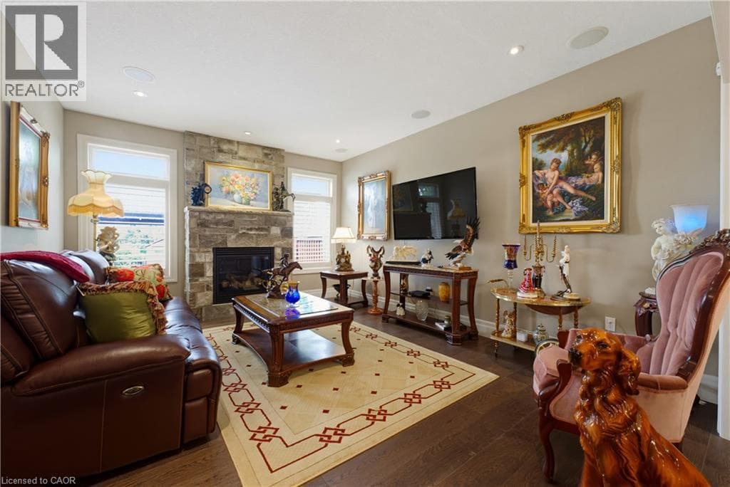 Single Family at 123 OAK PARK Drive, Waterloo, Ontario - Photo 7 - RE/MAX Garden City Realty