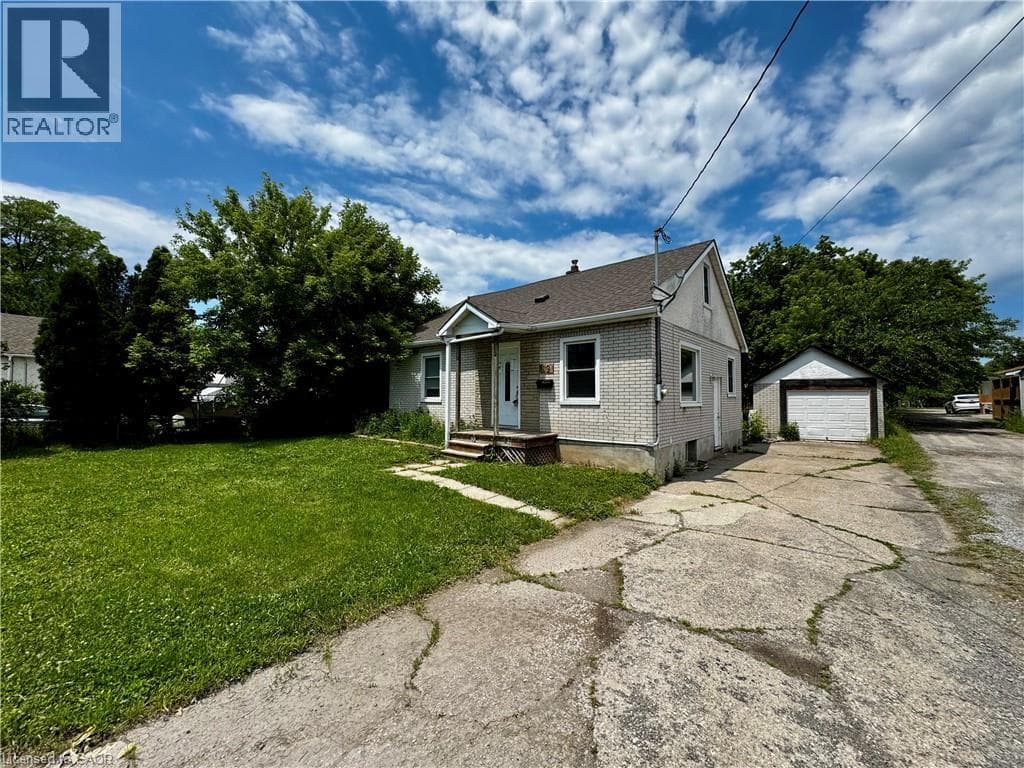Single Family at 89 LINCOLN Avenue, St. Catharines, Ontario - Photo 2 - RE/MAX Garden City Realty