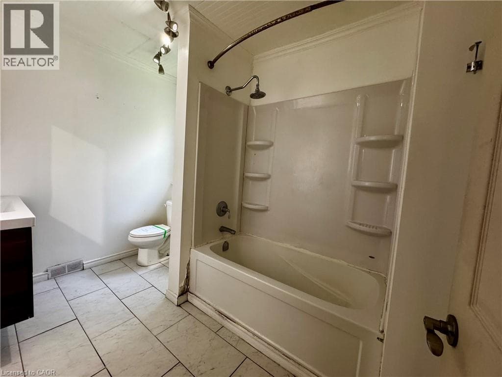 Single Family at 89 LINCOLN Avenue, St. Catharines, Ontario - Photo 8 - RE/MAX Garden City Realty