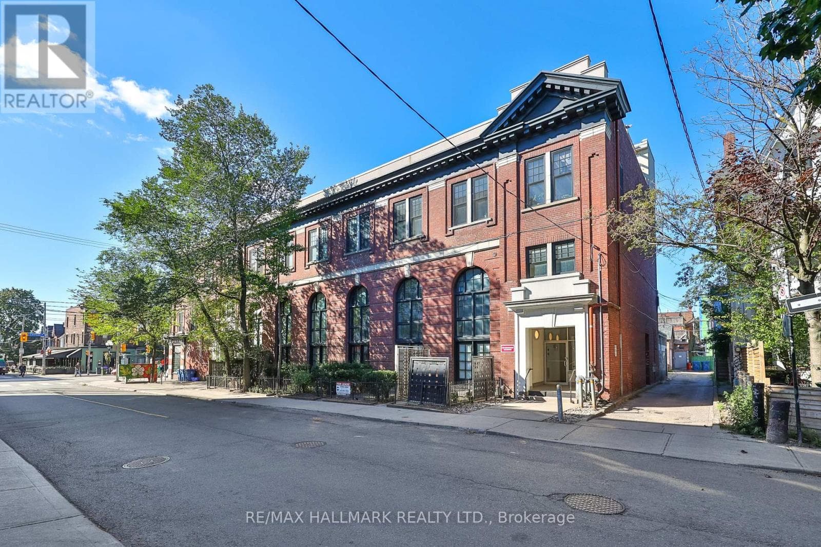 205- 394 Euclid Avenue