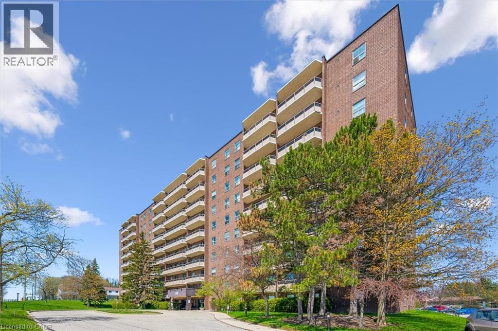 Single Family at 302- 1100 COURTLAND Avenue, Kitchener, Ontario - Photo 3 - RE/MAX Garden City Realty