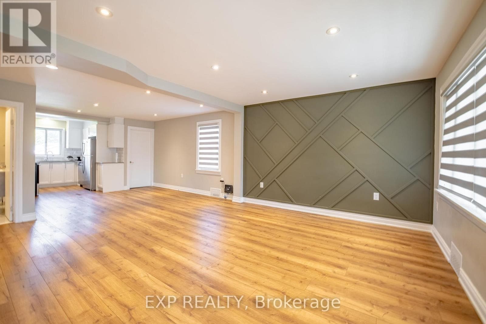 Single Family at Upper- 293 MCALPINE Avenue, Welland (Lincoln/Crowland), Ontario - Photo 3 - RE/MAX Garden City Realty