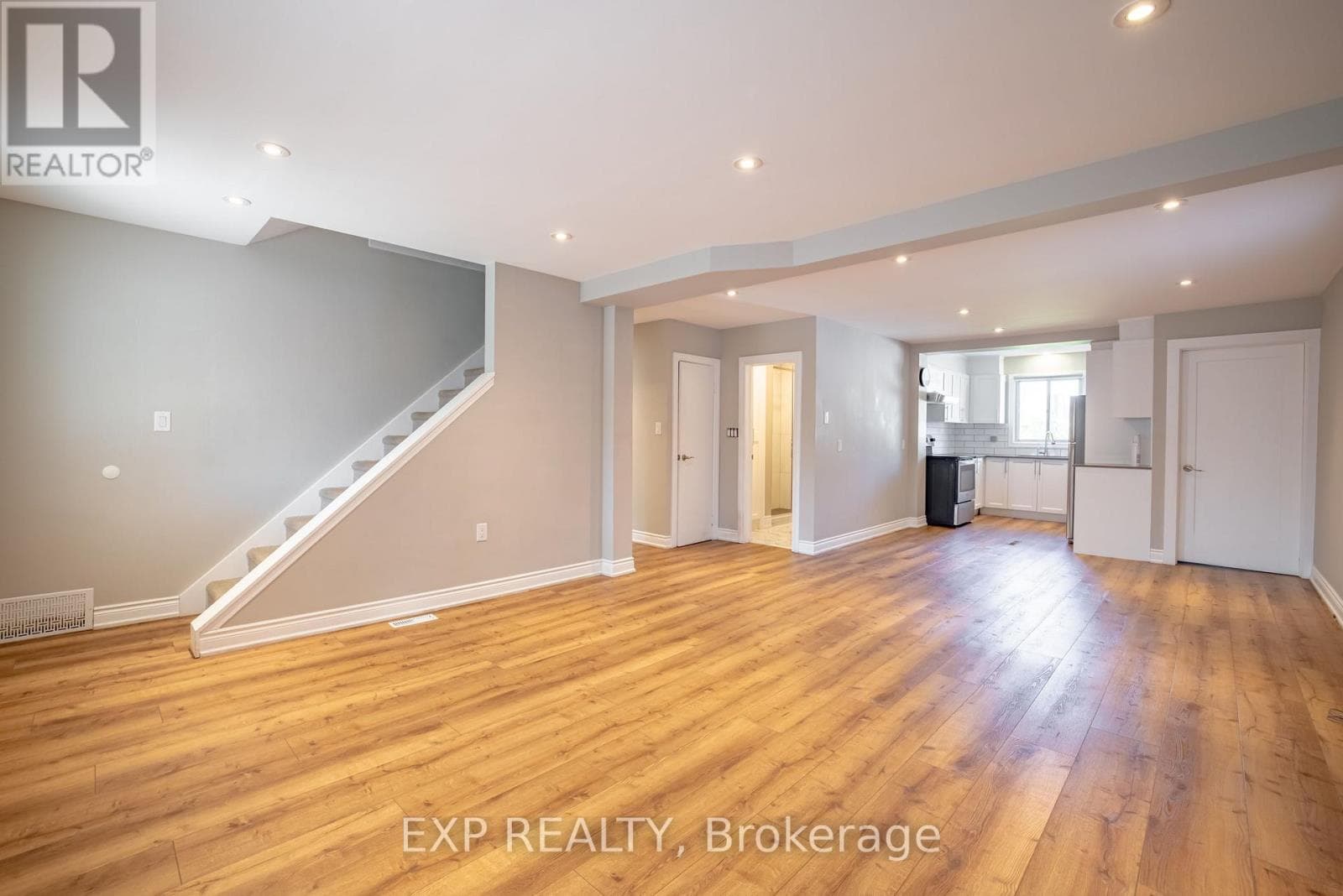 Single Family at Upper- 293 MCALPINE Avenue, Welland (Lincoln/Crowland), Ontario - Photo 4 - RE/MAX Garden City Realty