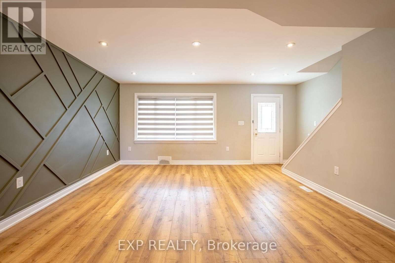 Single Family at Upper- 293 MCALPINE Avenue, Welland (Lincoln/Crowland), Ontario - Photo 5 - RE/MAX Garden City Realty