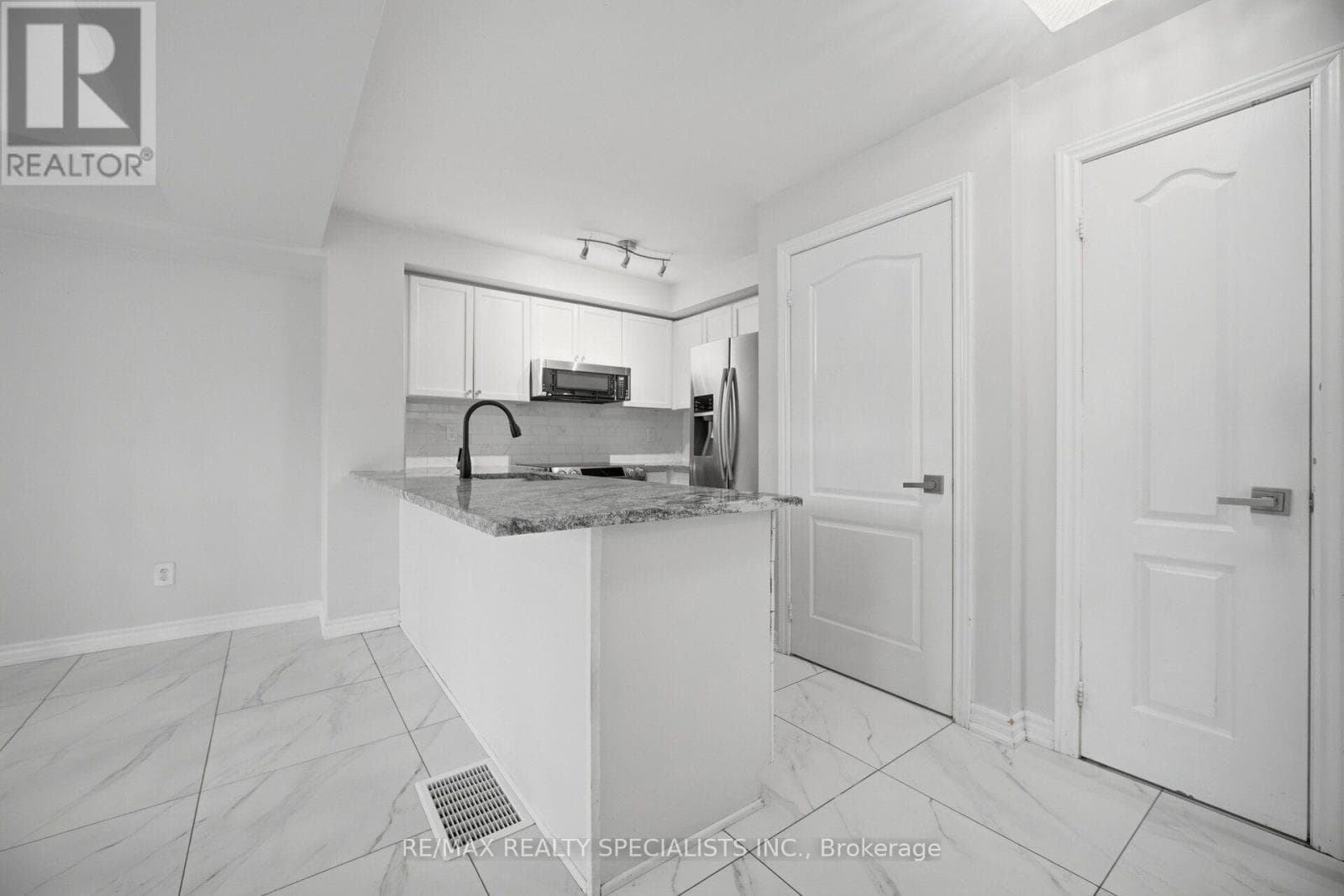 Single Family at 17- 3250 Bentley Drive, Mississauga (Churchill Meadows), Ontario - Photo 9 - RE/MAX Garden City Realty