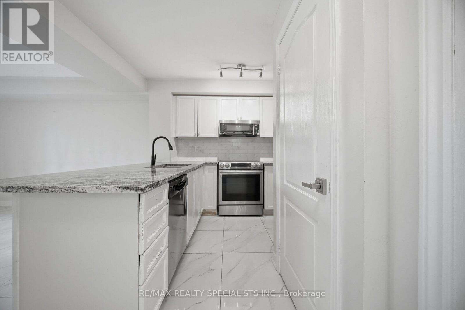 Single Family at 17- 3250 Bentley Drive, Mississauga (Churchill Meadows), Ontario - Photo 8 - RE/MAX Garden City Realty