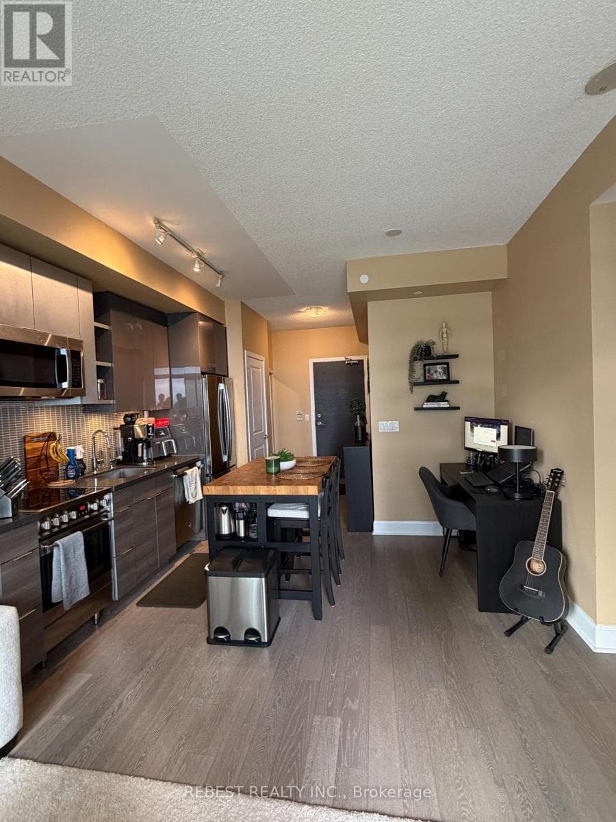 Single Family at 3302- 33 Shore Breeze Drive, Toronto (Mimico), Ontario - Photo 4 - RE/MAX Garden City Realty