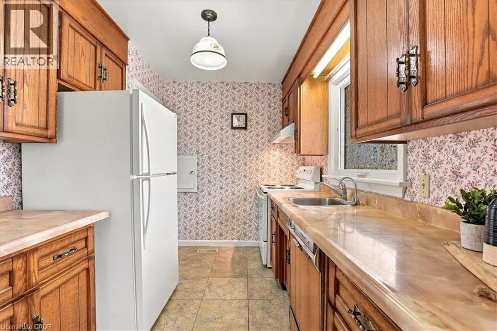 Single Family at 1054 UNION Street, Kitchener, Ontario - Photo 8 - RE/MAX Garden City Realty