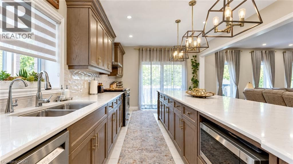Single Family at 49 SCOTS PINE Trail, Kitchener, Ontario - Photo 10 - RE/MAX Garden City Realty