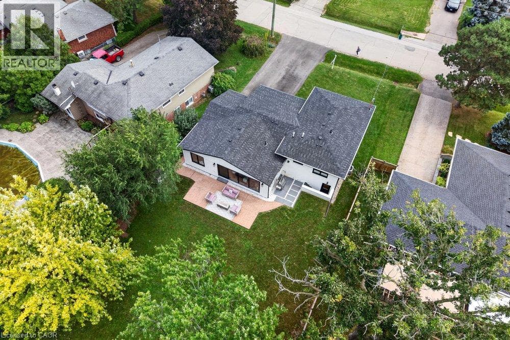 Single Family at 90 LAKESIDE Drive, Grimsby, Ontario - Photo 10 - RE/MAX Garden City Realty