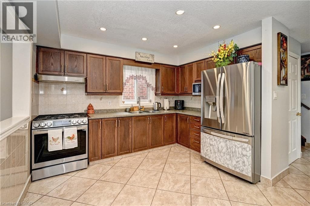 Single Family at 447 HIDDEN CREEK Drive, Kitchener, Ontario - Photo 8 - RE/MAX Garden City Realty