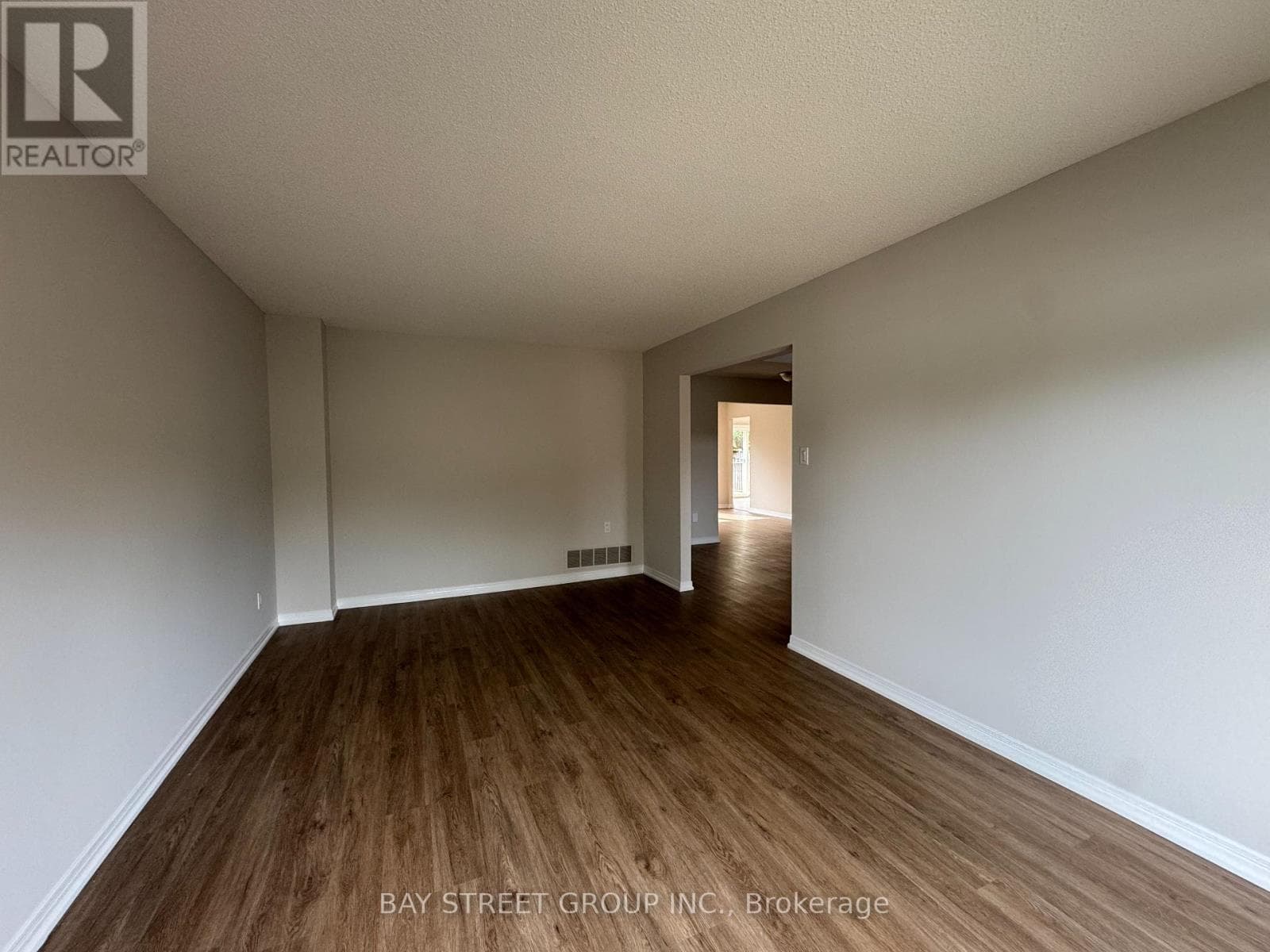 Single Family at 2034 Oxford Avenue, Oakville (RO River Oaks), Ontario - Photo 2 - RE/MAX Garden City Realty
