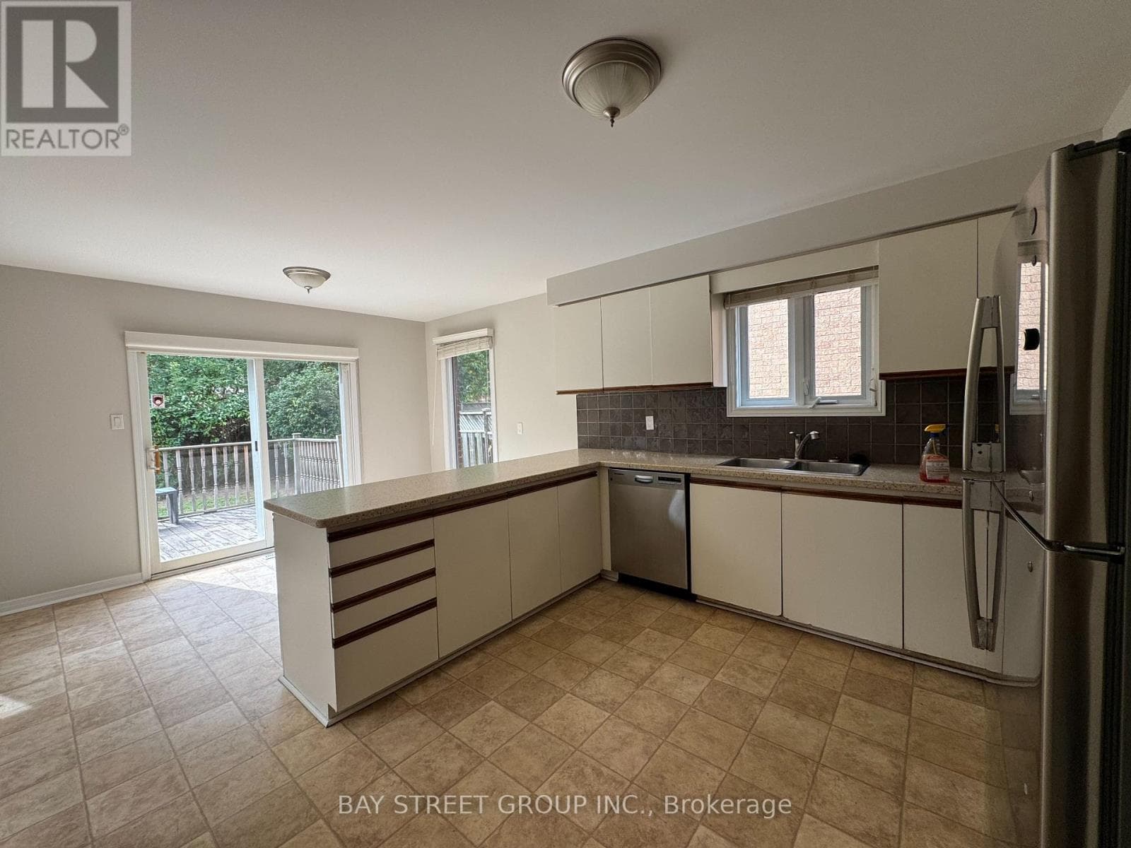 Single Family at 2034 Oxford Avenue, Oakville (RO River Oaks), Ontario - Photo 5 - RE/MAX Garden City Realty