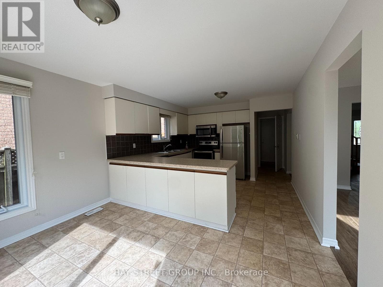 Single Family at 2034 Oxford Avenue, Oakville (RO River Oaks), Ontario - Photo 6 - RE/MAX Garden City Realty