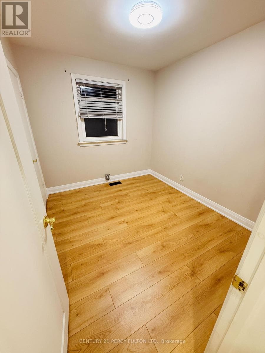 Single Family at 379 Welland Avenue, Oshawa (McLaughlin), Ontario - Photo 5 - RE/MAX Garden City Realty