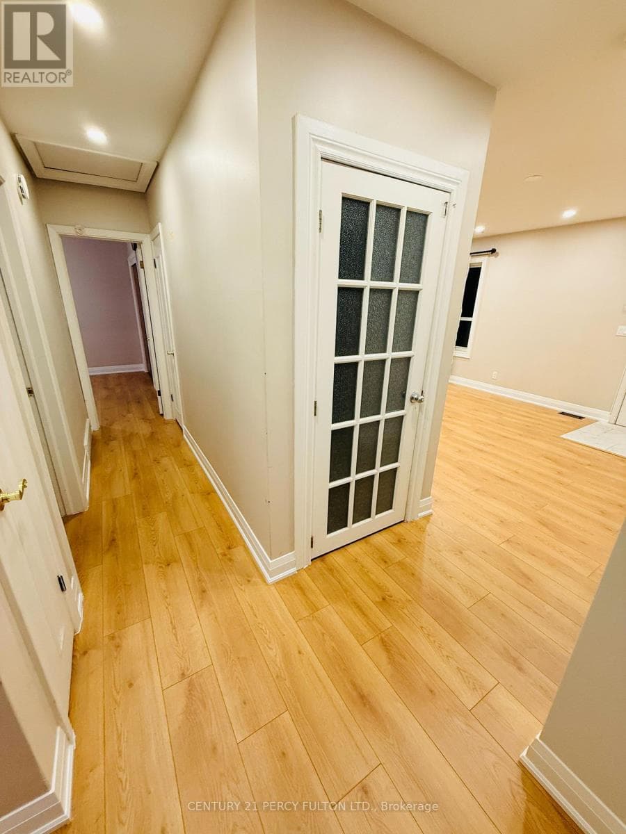 Single Family at 379 Welland Avenue, Oshawa (McLaughlin), Ontario - Photo 4 - RE/MAX Garden City Realty