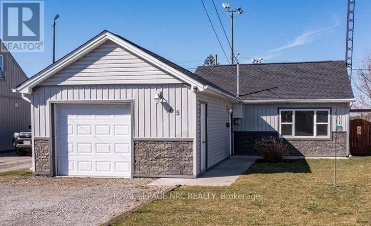 Single Family at 65 Oakwood Street, Port Colborne (Main Street), Ontario - Photo 1 - RE/MAX Garden City Realty