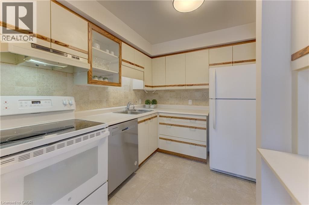 Single Family at 4- 360 CORNRIDGE Place, Waterloo, Ontario - Photo 4 - RE/MAX Garden City Realty