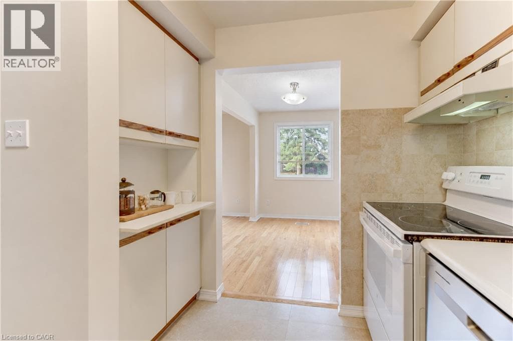Single Family at 4- 360 CORNRIDGE Place, Waterloo, Ontario - Photo 5 - RE/MAX Garden City Realty