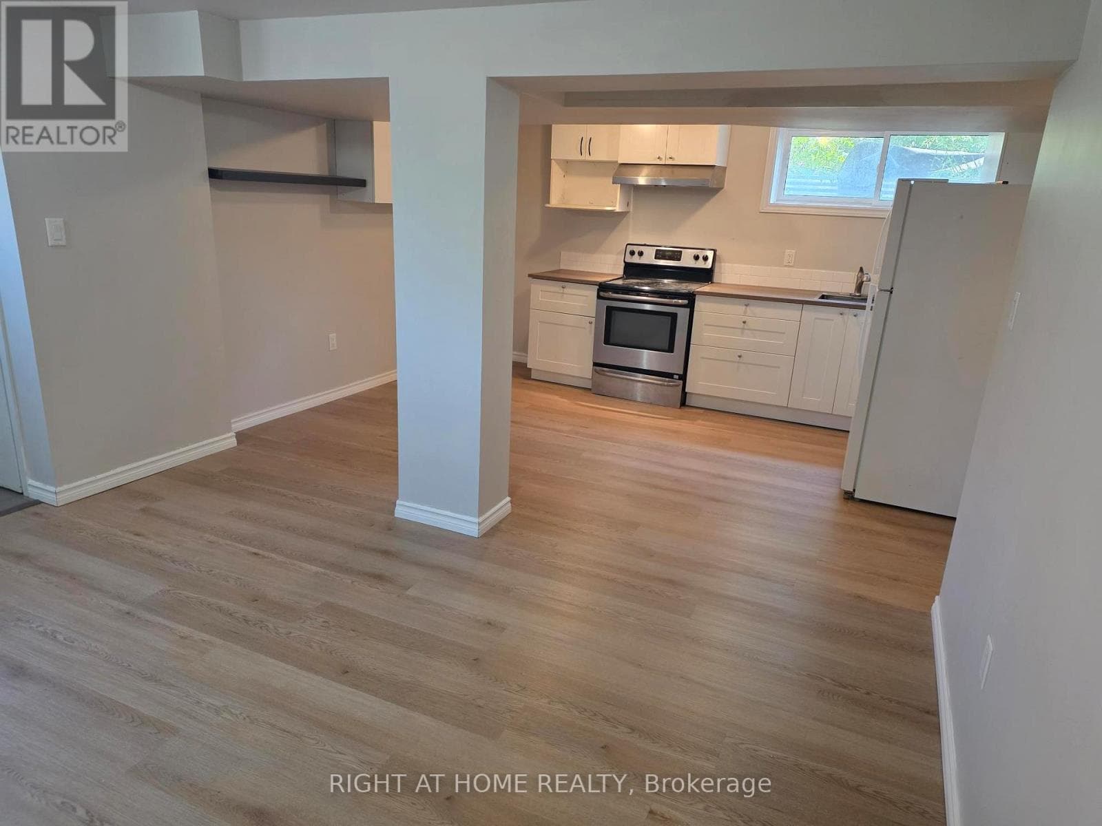 Single Family at Lower- 35 Oak Street, Barrie (Wellington), Ontario - Photo 4 - RE/MAX Garden City Realty
